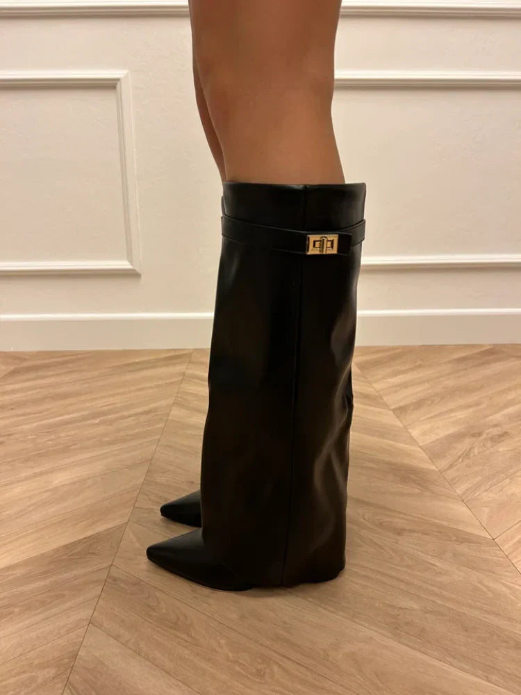BOOTS FOR AUTUMN BLACK LEATHER