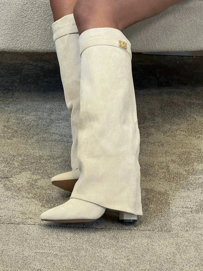 SUEDE BOOTS FOR AUTUMN