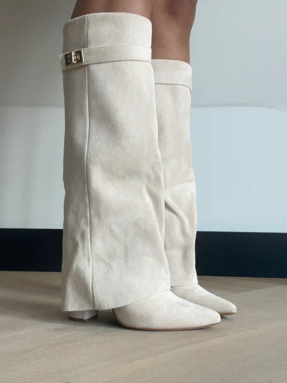 SUEDE BOOTS FOR AUTUMN