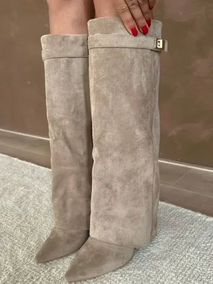 SUEDE BOOTS FOR AUTUMN